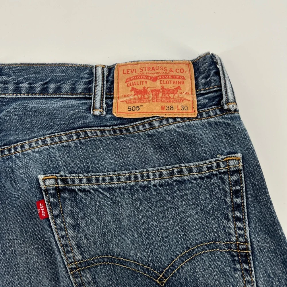 Levis 505 Regular Fit Straight Leg Jeans Mens 38x30 Medium Wash Blue Cotton‎